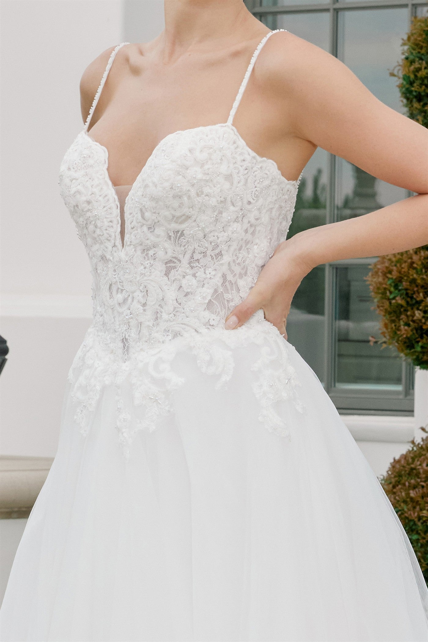 Romantic Sleeveless Wedding Ball Gown w/ Floral Bodice & Voluminous Skirt NXJE1059