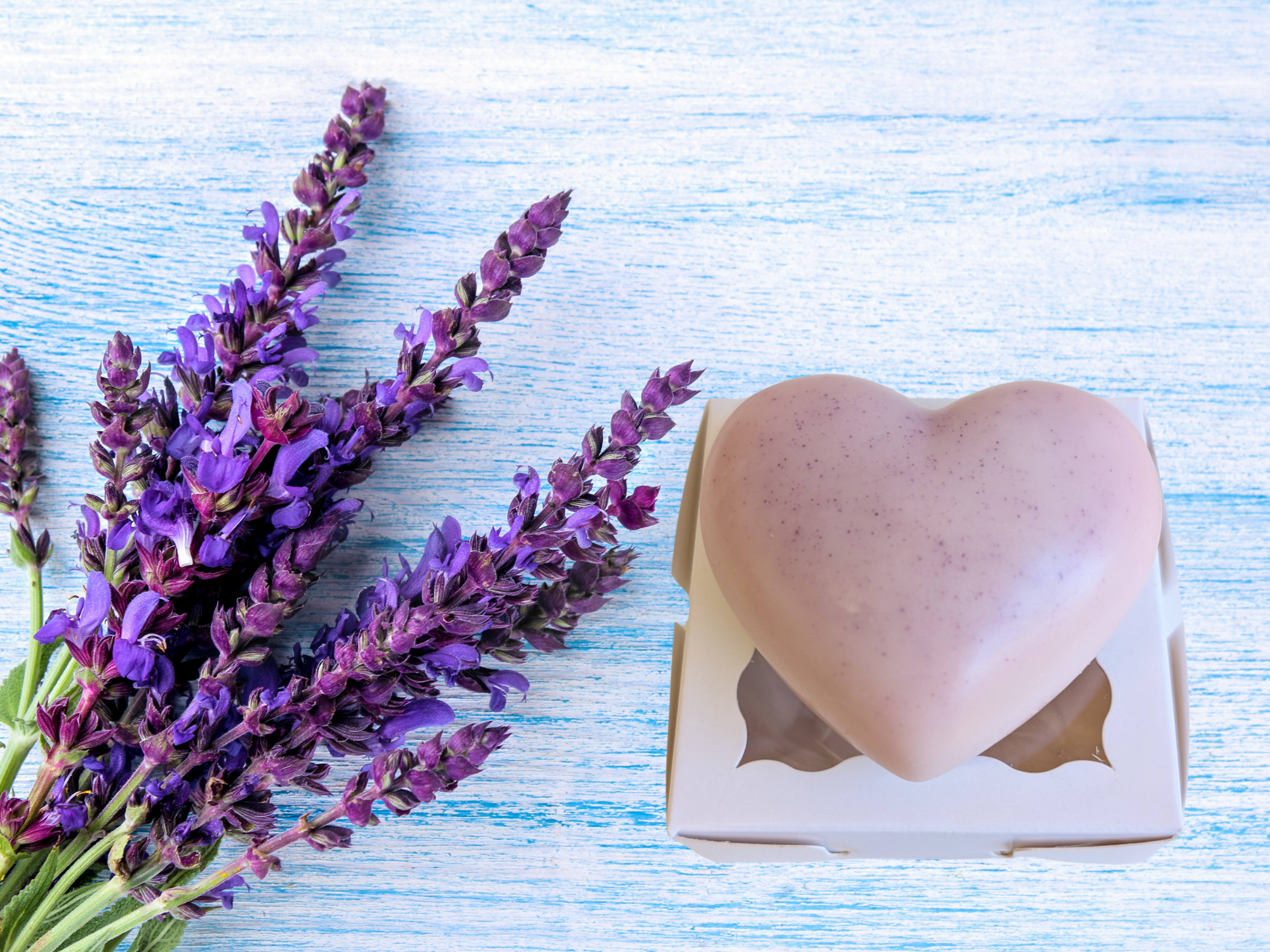 Wax heart freshener for closets and drawers - Romantic & Floral – Elegant Floral Blends for Gifting & Everyday Luxury
